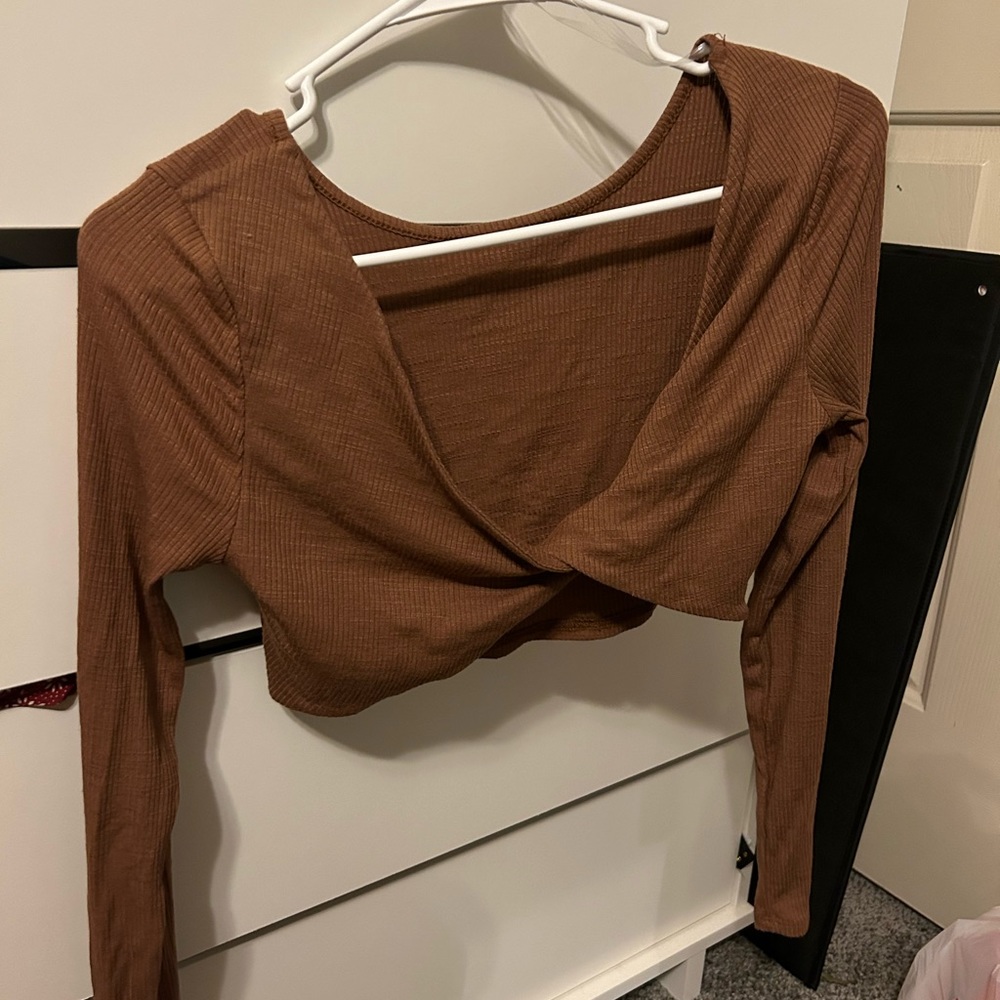 Light brown/ coffee brown long sleeve crop top.